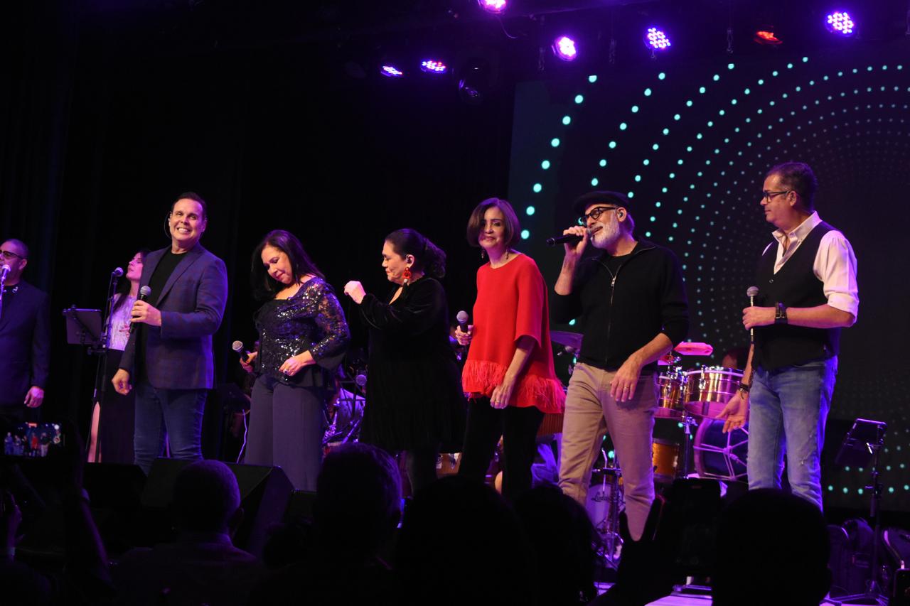 "Navidad entre Amigos 2024″ en su primera entrega: Una noche de fiesta y gozo