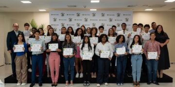 Banco Caribe celebra graduación de su programa de pasantías de verano