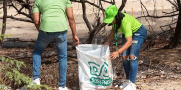 Prioriza RD realiza jornada de limpieza en Playa La Caobita en Azua