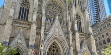La Catedral de San Patricio: tranquilidad en medio de la ciudad que nunca duerme