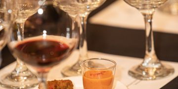 La Esquina Gastrobar celebra exitosa cata de vinos españoles maridada con productos de Constanza
