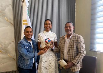 Miss Monte Plata, Gabriela Fabián, recibe respaldo de artesanos y autoridades locales rumbo al Miss República Dominicana 2026