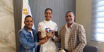 Miss Monte Plata, Gabriela Fabián, recibe respaldo de artesanos y autoridades locales rumbo al Miss República Dominicana 2026