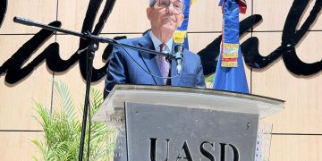 Franklin García Fermín presenta al público Mi Padre y las Mariposas